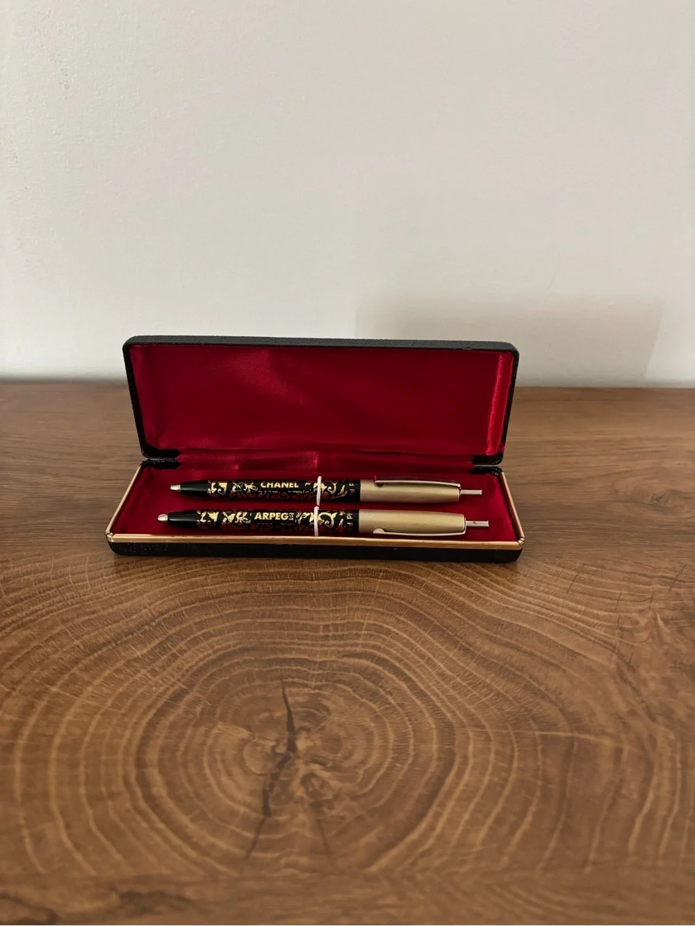 CHANEL Black & Gold Decorative Ballpoint Pen Set